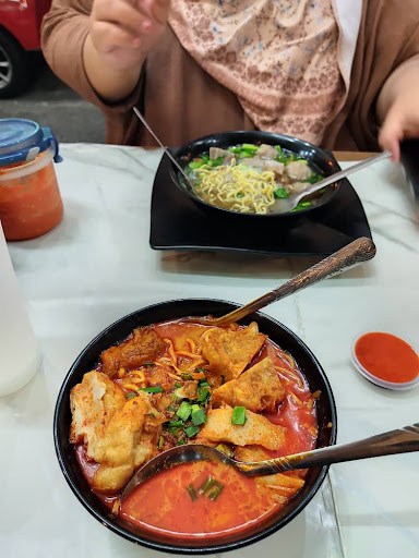 Kafe Mee Kari Wan